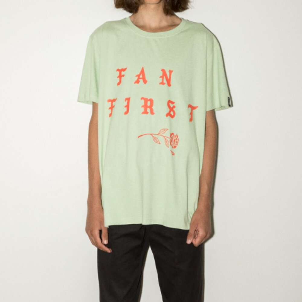 Light Green Graphic Tee Short Sleeve T-Post #181 Shirt Magazine Size XS